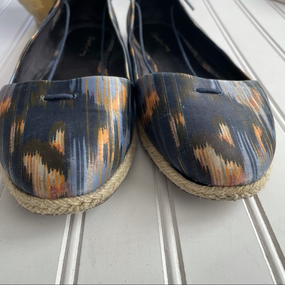 Elizabeth & James Navy Ikat Pattern Niko Espadrilles - Picture 2 of 7